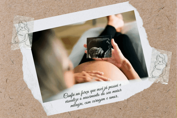 Autoconfiança para o Parto: Mulher grávida segurando uma imagem de ultrassom, simbolizando coragem e conexão emocional antes do nascimento. A imagem mostra uma mulher grávida deitada de lado em um ambiente aconchegante, segurando uma imagem de ultrassom do bebê próximo à sua barriga. O foco está em transmitir emoção e carinho nesse momento de conexão entre a mãe e o bebê. No canto inferior da imagem, há uma mensagem inspiradora que diz: "Confie na força que você já possui e encare o nascimento do seu maior milagre, com coragem e amor." O design inclui um estilo de borda semelhante a uma fotografia polaroide sobre um fundo de textura kraft, reforçando um toque acolhedor e íntimo.